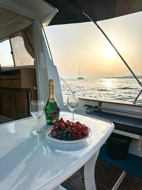 Морские прогулки, рыбалка и дайвинг