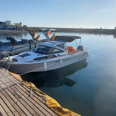 Аренда скоростного катера "Красноярск" на Большом Утрише